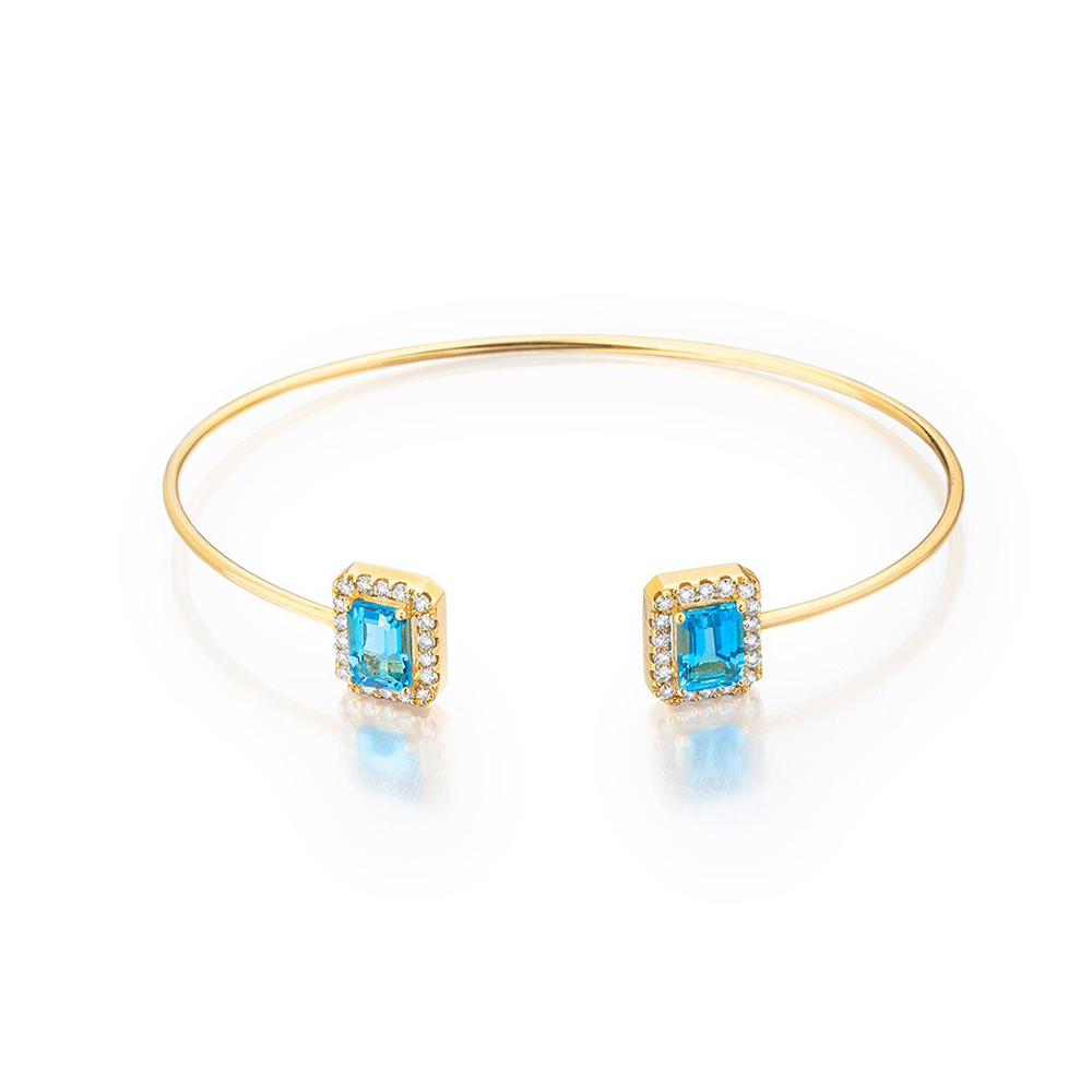 Enchanting Gold Bracelet with a Radiant Blue Stone