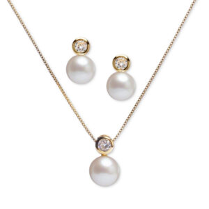 Elegant Gold Chain with Pearl Pendant