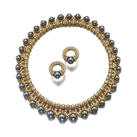 Radiant Pearl Elegance Gold Necklace