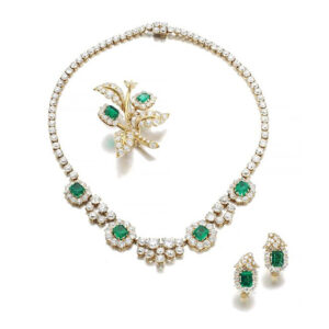 Elegant Green Diamond Necklace